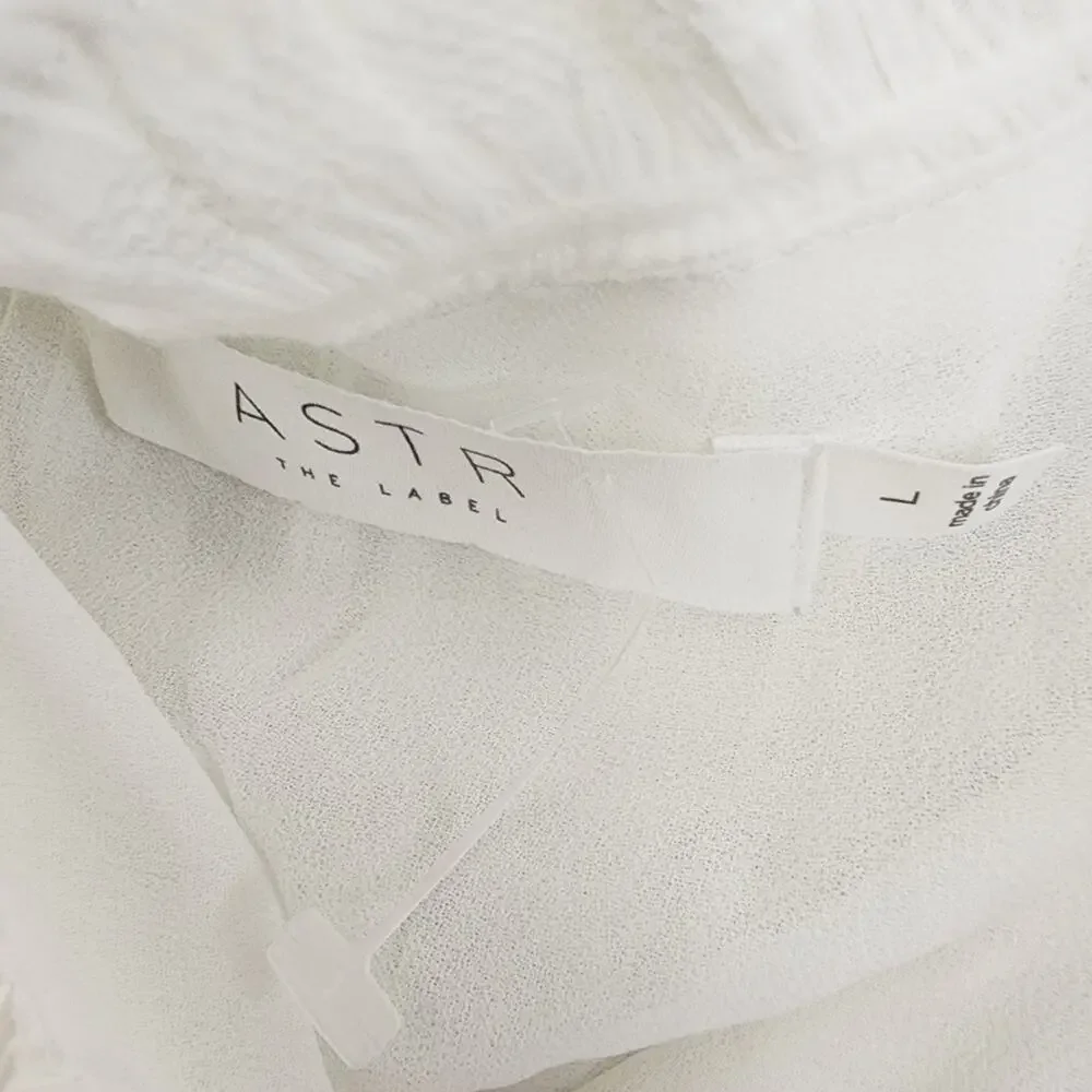 ASTR the Label Anza White Smocked Ruffle Puff Sleeve Top Sweetheart NWOT Large
